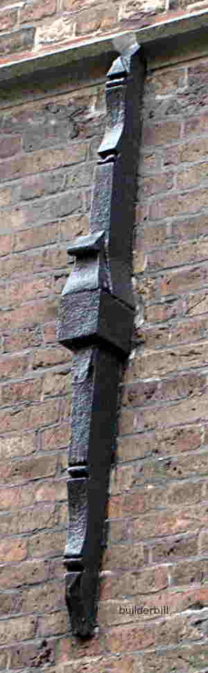 wrought iron tie in Bruges