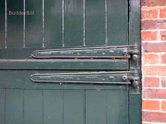 nicely detailed hinges.