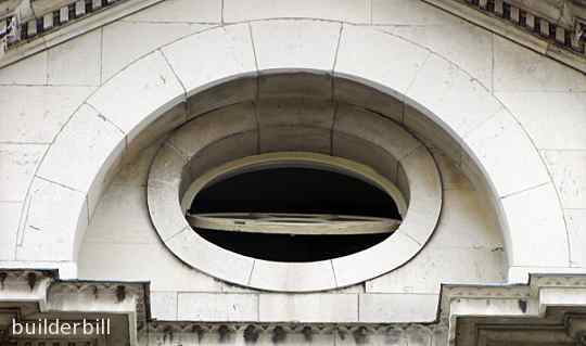 a relieving arch over an oval window