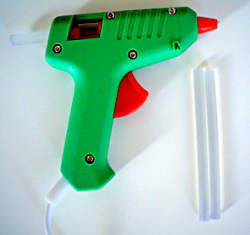 A small hobby style glue gun