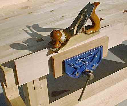 A non-quick action vise.