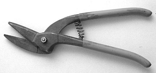 Offset sprung snips