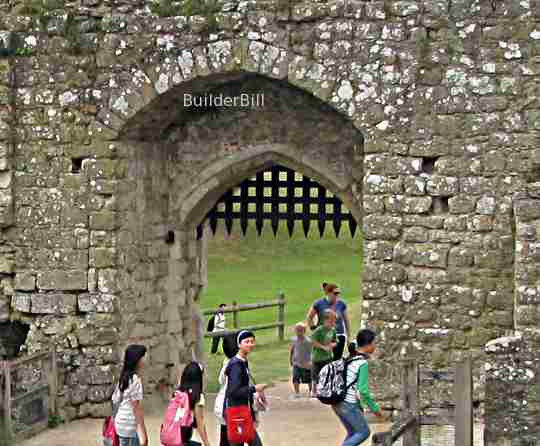 a vertically sliding portcullis 