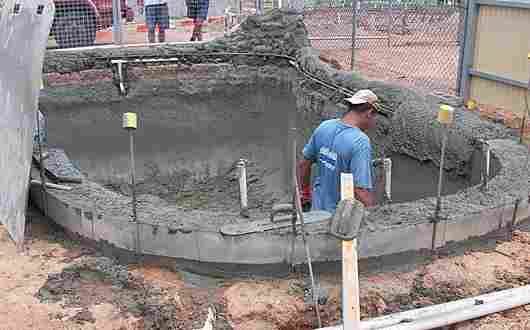 Shotcrete concrete swimming pool