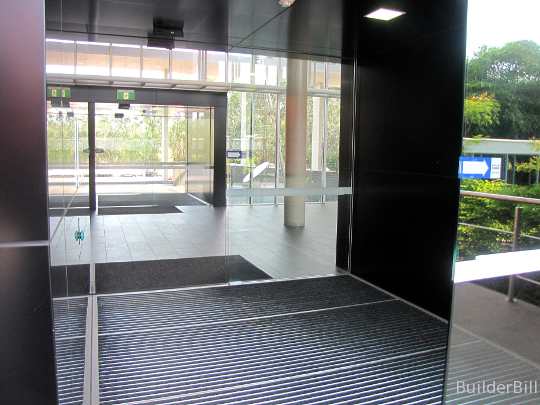 sliding doors air lock