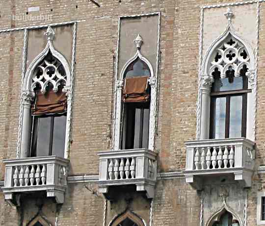 ogee arched windows in Venice